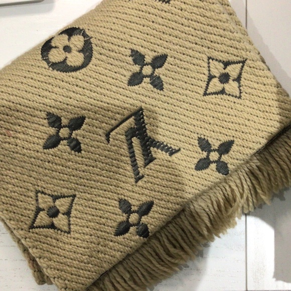Louis Vuitton Beige & Grey Wool Scarf - Picture 1 of 1